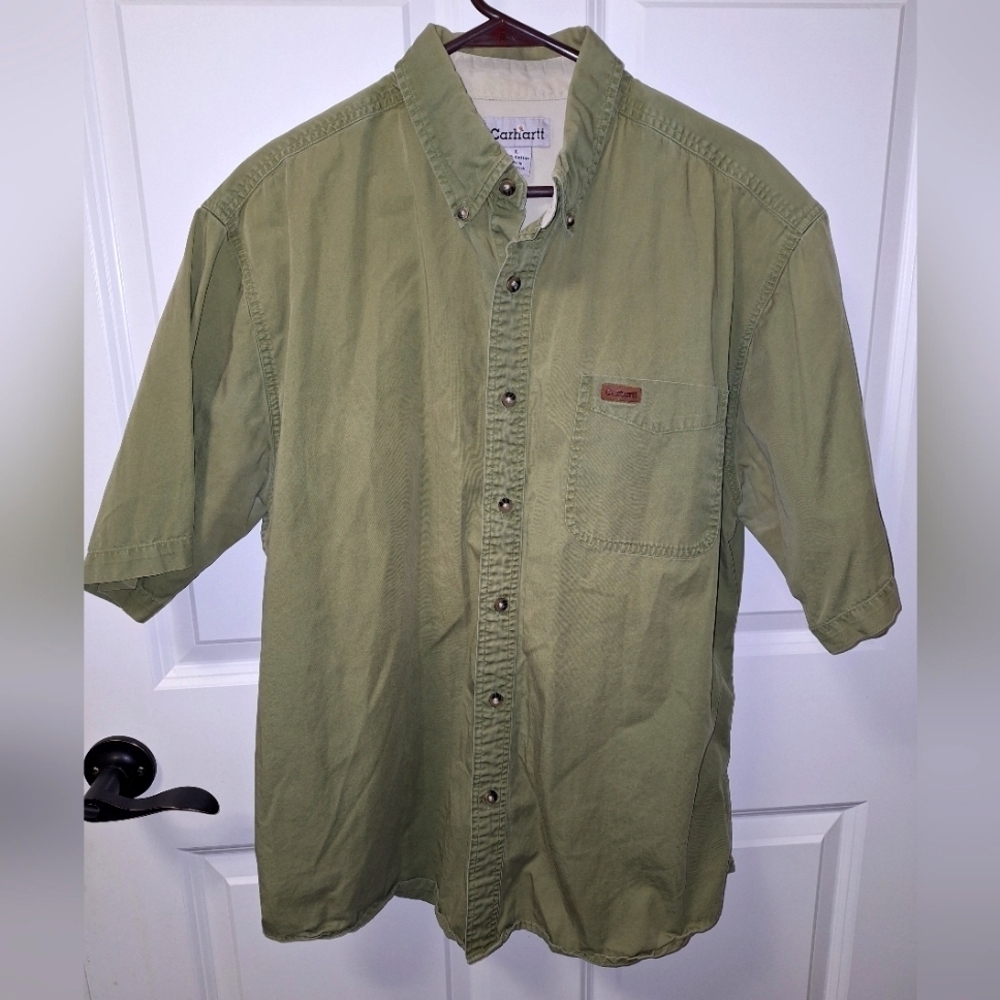 A Carhartt men's short sleeve button-down large shirt.